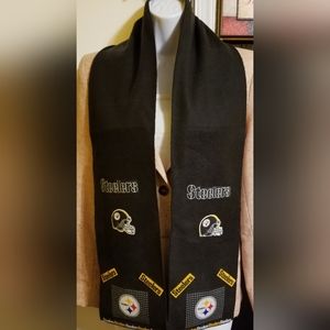 NWT Unisex Handcrafted NFL Pittsburg Steelers Hat and Scarf Set